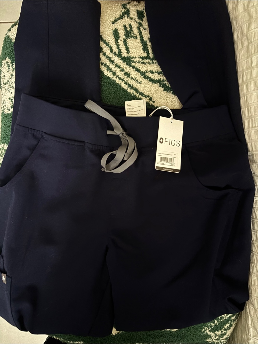 FIGS Navy Women's Rafaela and Kade Cargo pants scrub set size small